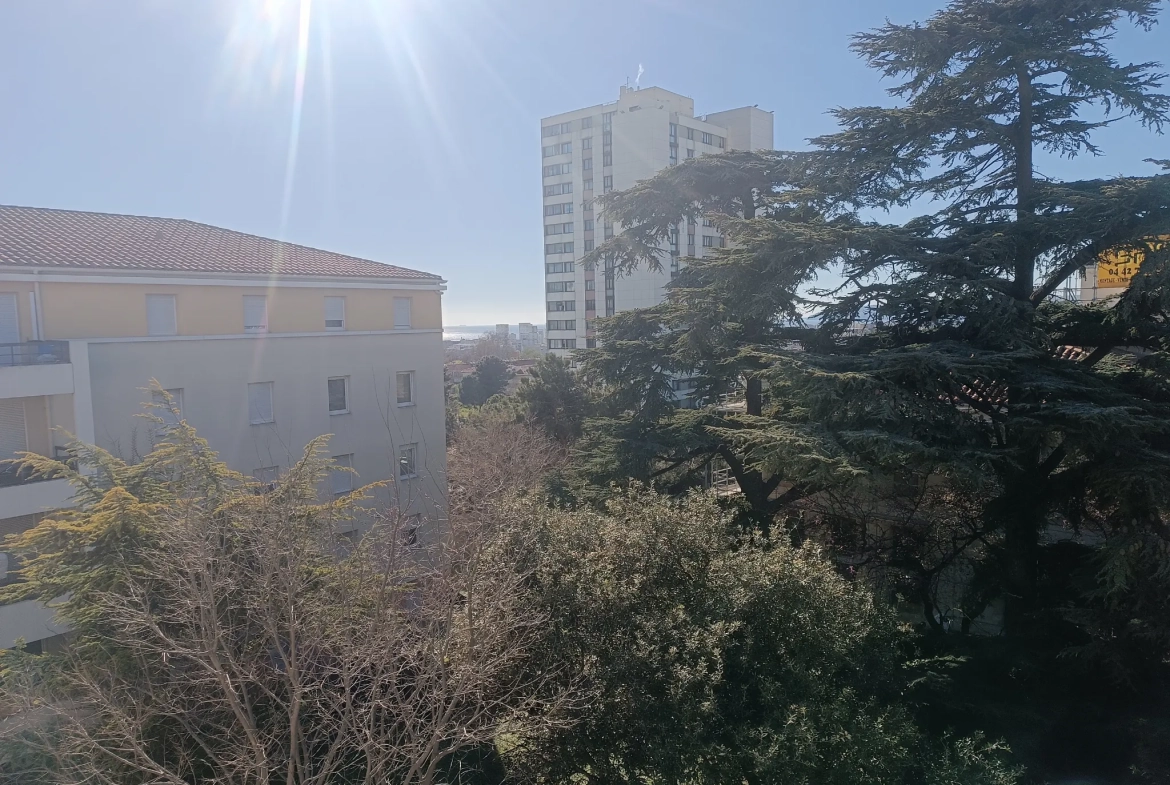 Appartement 2 pièces avec terrasse et box à Marseille 13014 