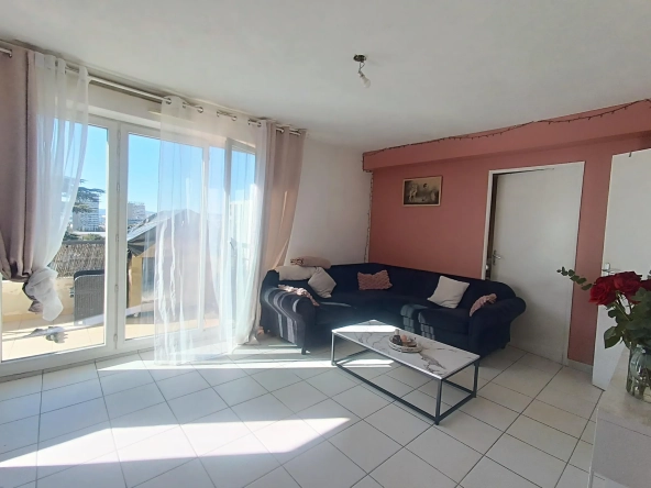 Appartement 2 pièces avec terrasse et box à Marseille 13014