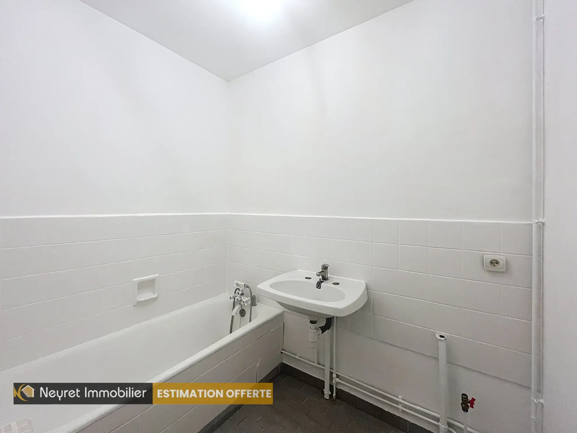 Vente appartement T3 de 64 m² à Oullins, proche du métro B, avec cave et parking 
