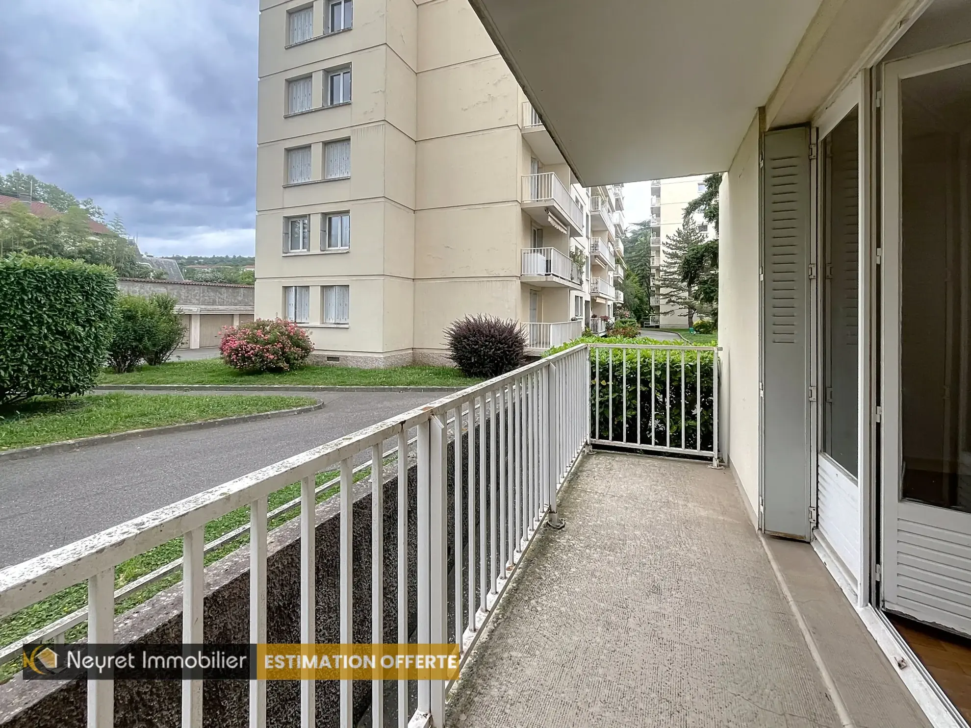 Vente appartement T3 de 64 m² à Oullins, proche du métro B, avec cave et parking 