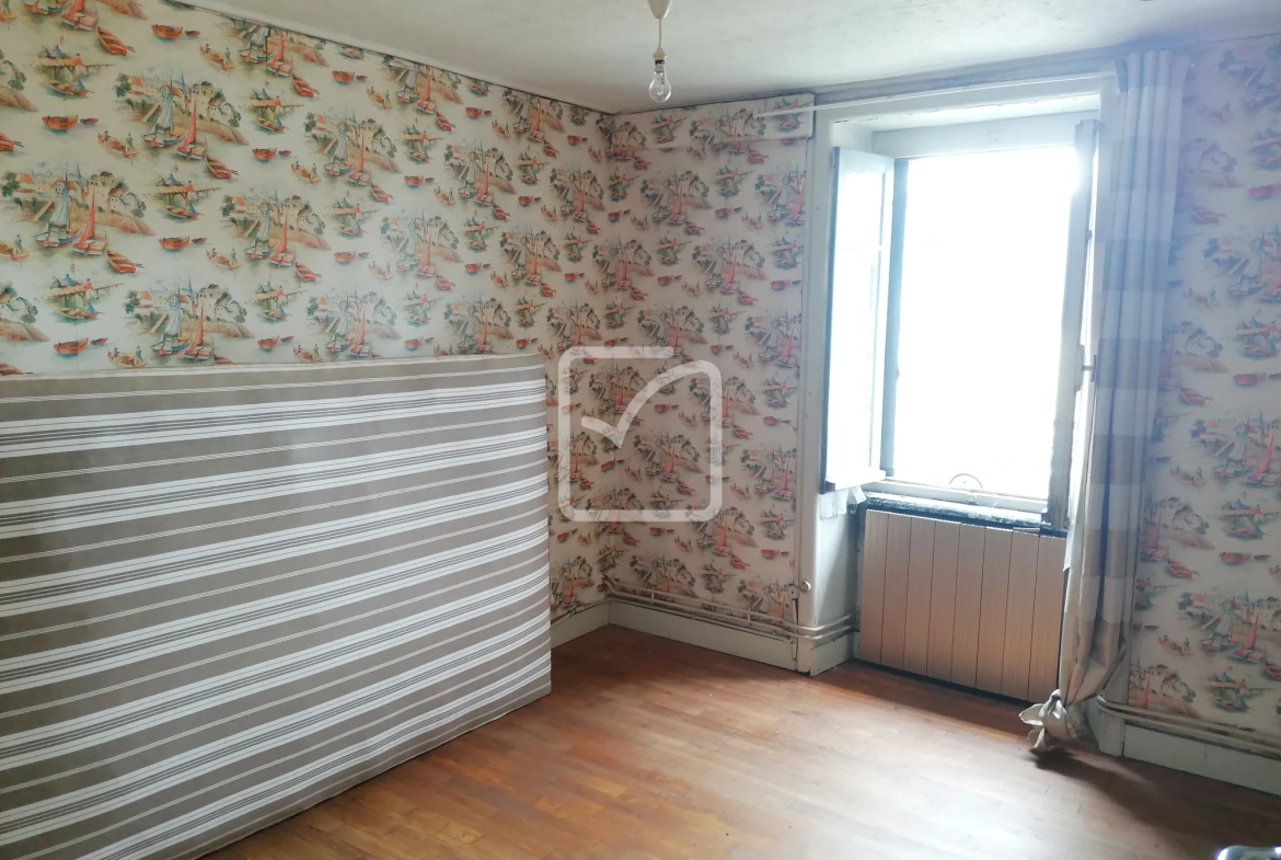 Maison à Saint Malo des trois fontaines de 108 m² avec jardin et potentiel de rénovation 