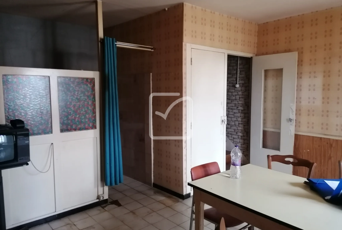 Maison à Saint Malo des trois fontaines de 108 m² avec jardin et potentiel de rénovation 