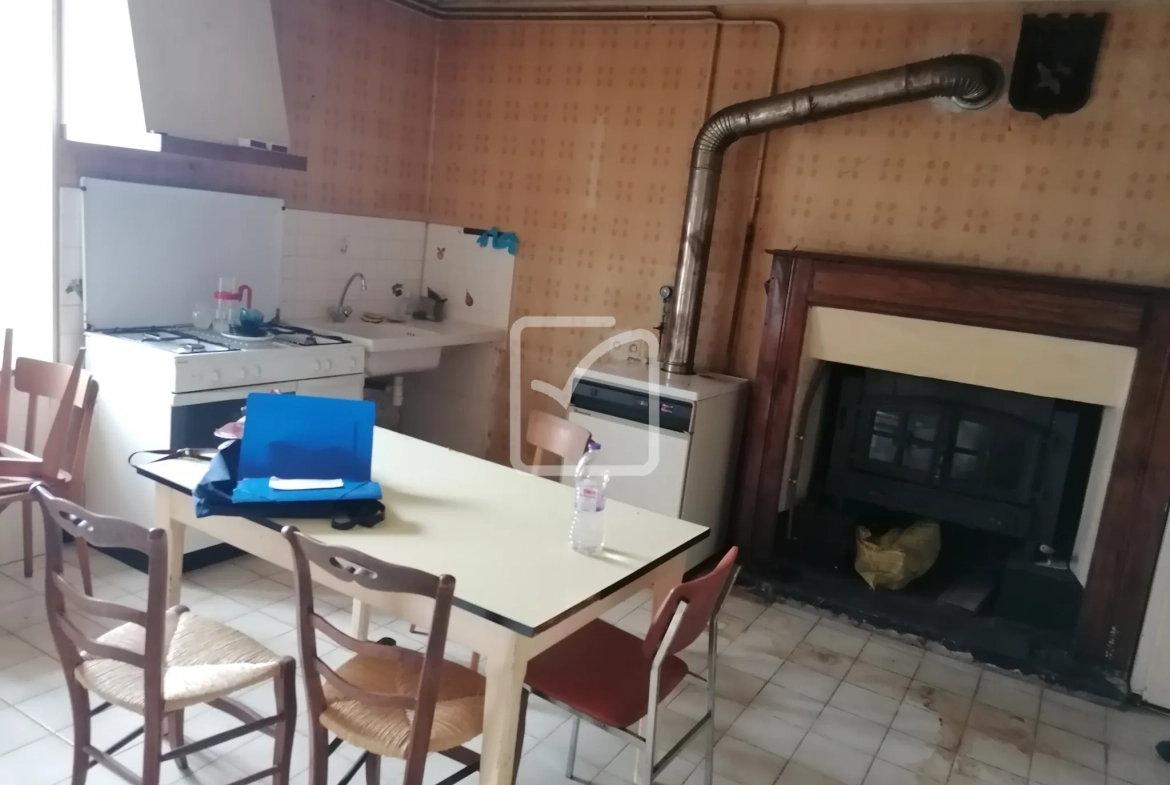 Maison à Saint Malo des trois fontaines de 108 m² avec jardin et potentiel de rénovation 