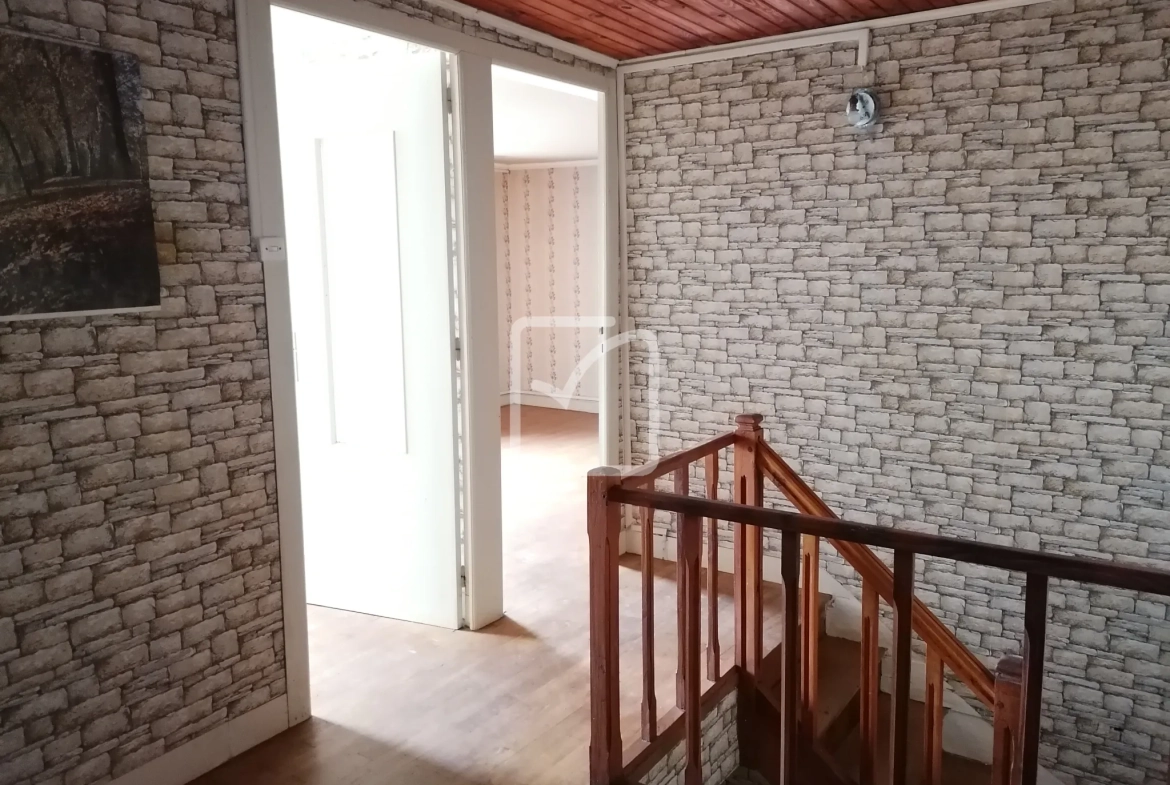 Maison à Saint Malo des trois fontaines de 108 m² avec jardin et potentiel de rénovation 