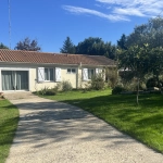 Maison de plain-pied à vendre à Aillas avec terrain clos et terrasse couverte
