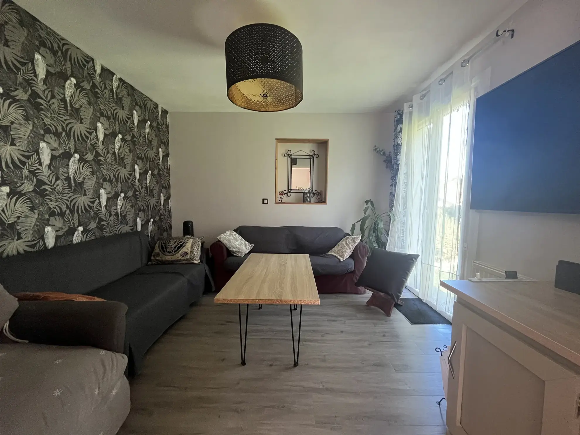 Maison de plain-pied à vendre à Aillas avec terrain clos et terrasse couverte 