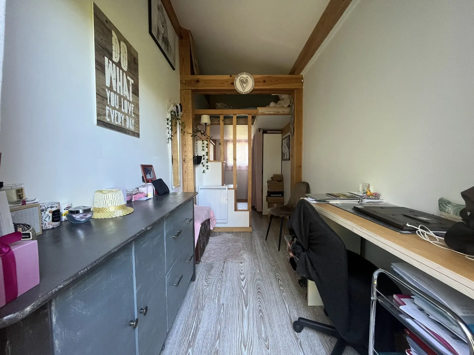 Maison de plain-pied à vendre à Aillas avec terrain clos et terrasse couverte 