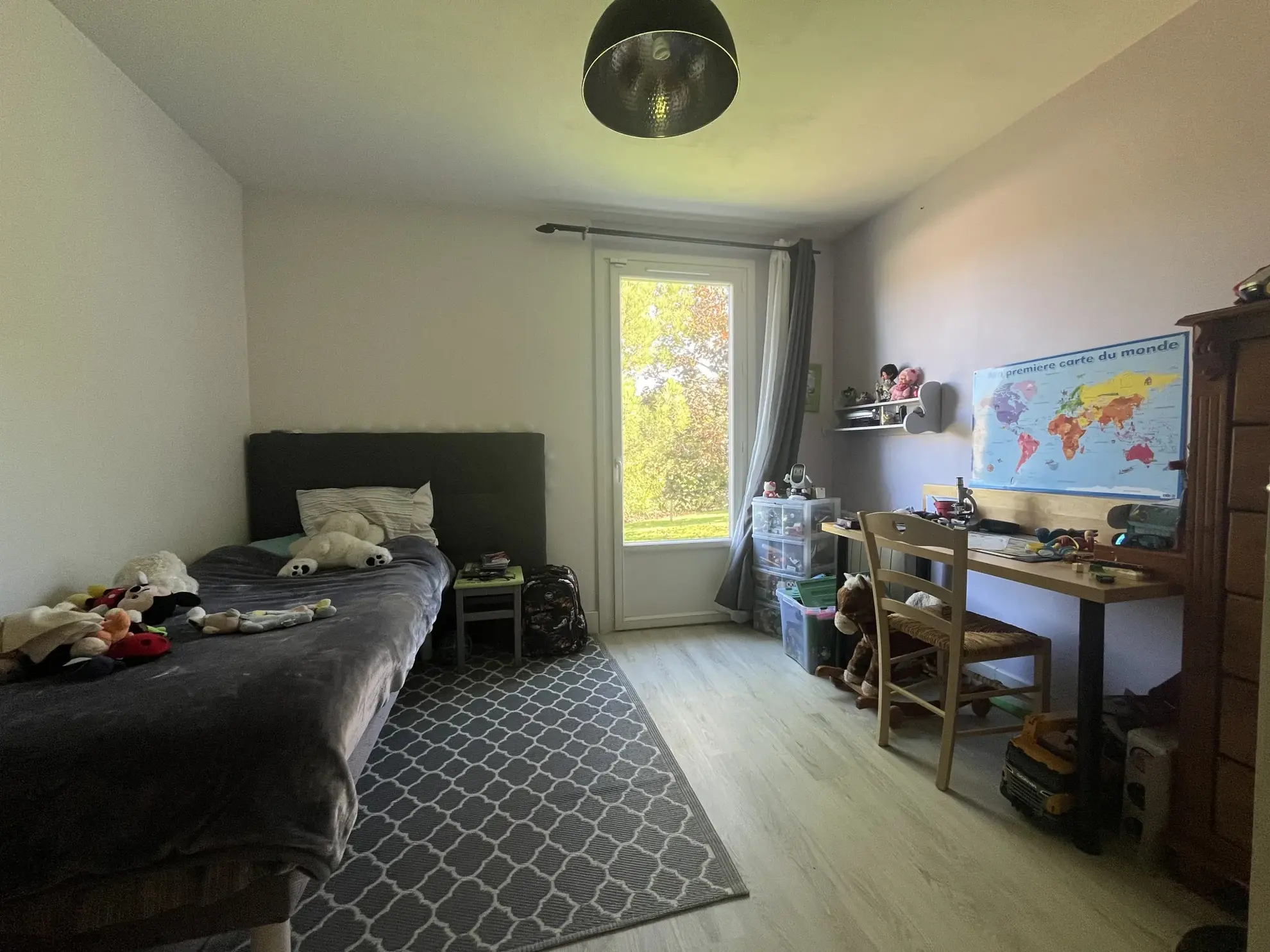 Maison de plain-pied à vendre à Aillas avec terrain clos et terrasse couverte 