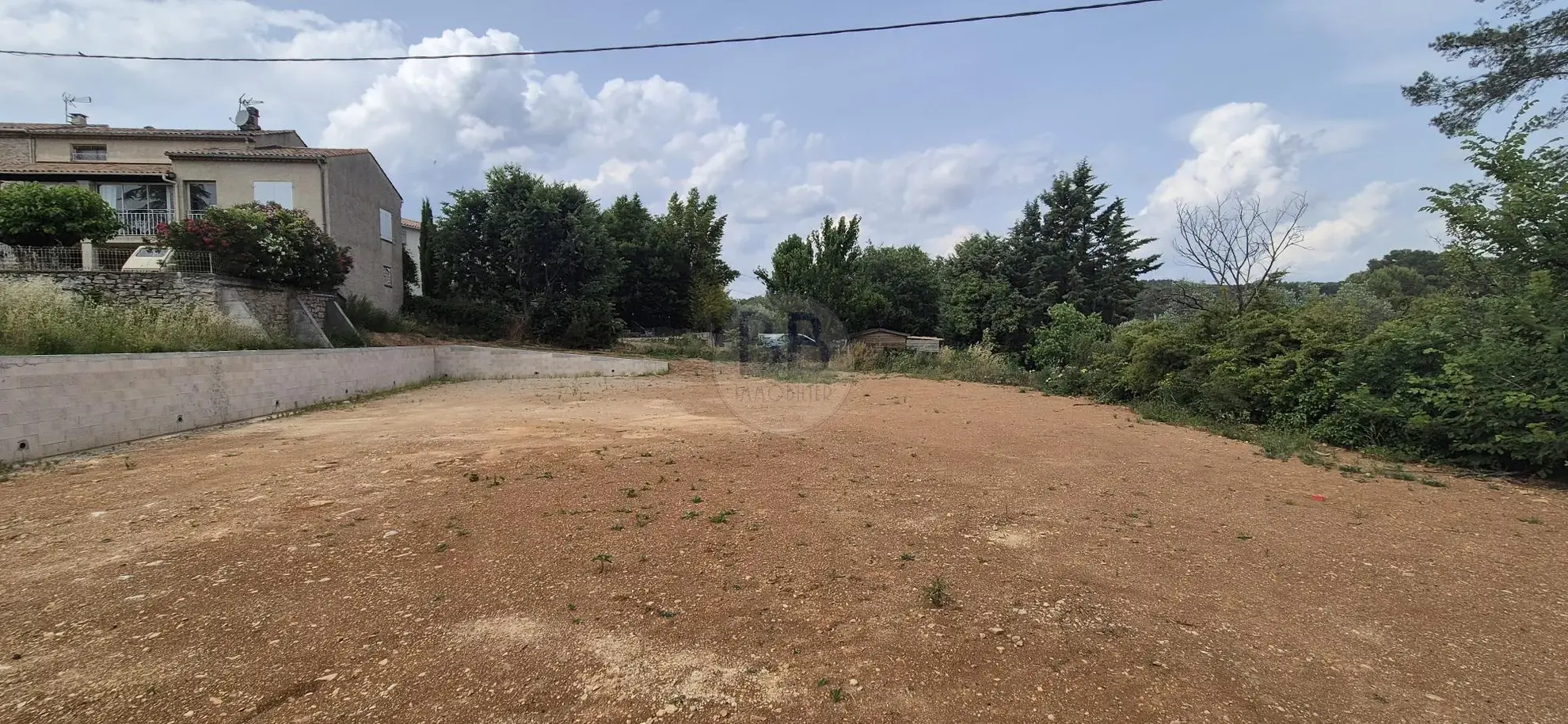 Terrain constructible rare aux Arcs-sur-Argens avec permis pour villa et piscine 