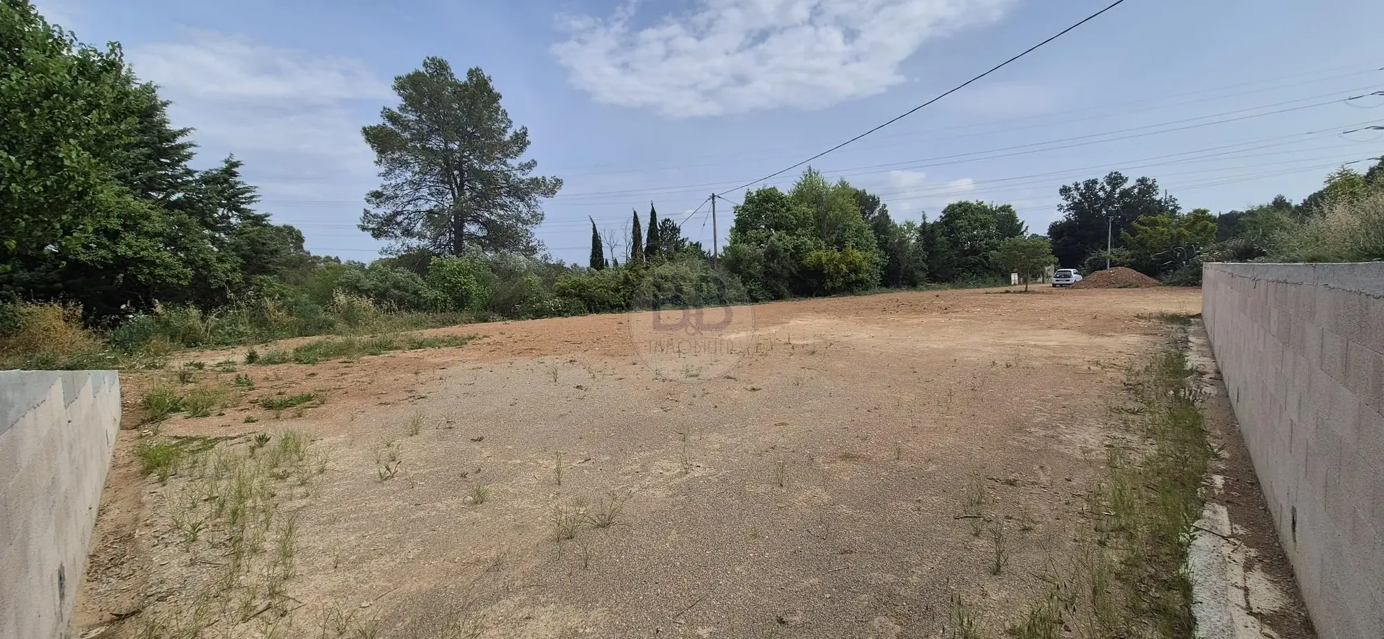 Terrain constructible rare aux Arcs-sur-Argens avec permis pour villa et piscine 