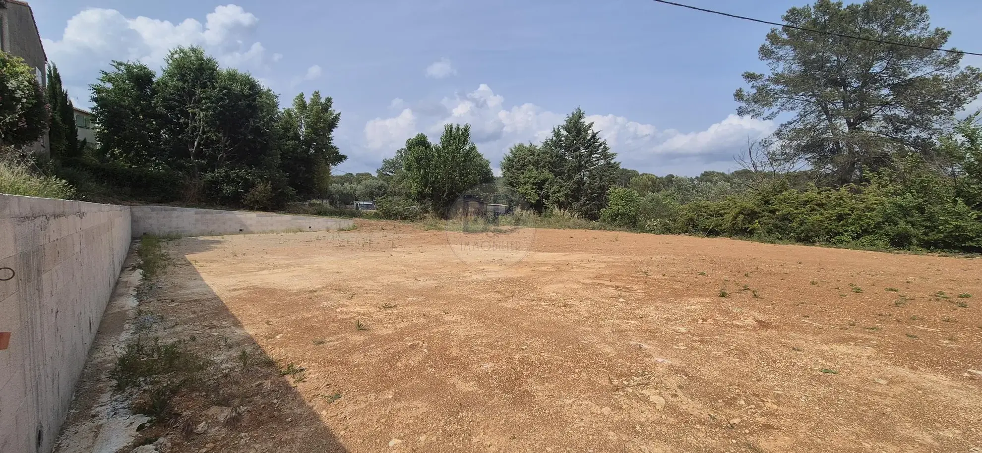 Terrain constructible rare aux Arcs-sur-Argens avec permis pour villa et piscine 