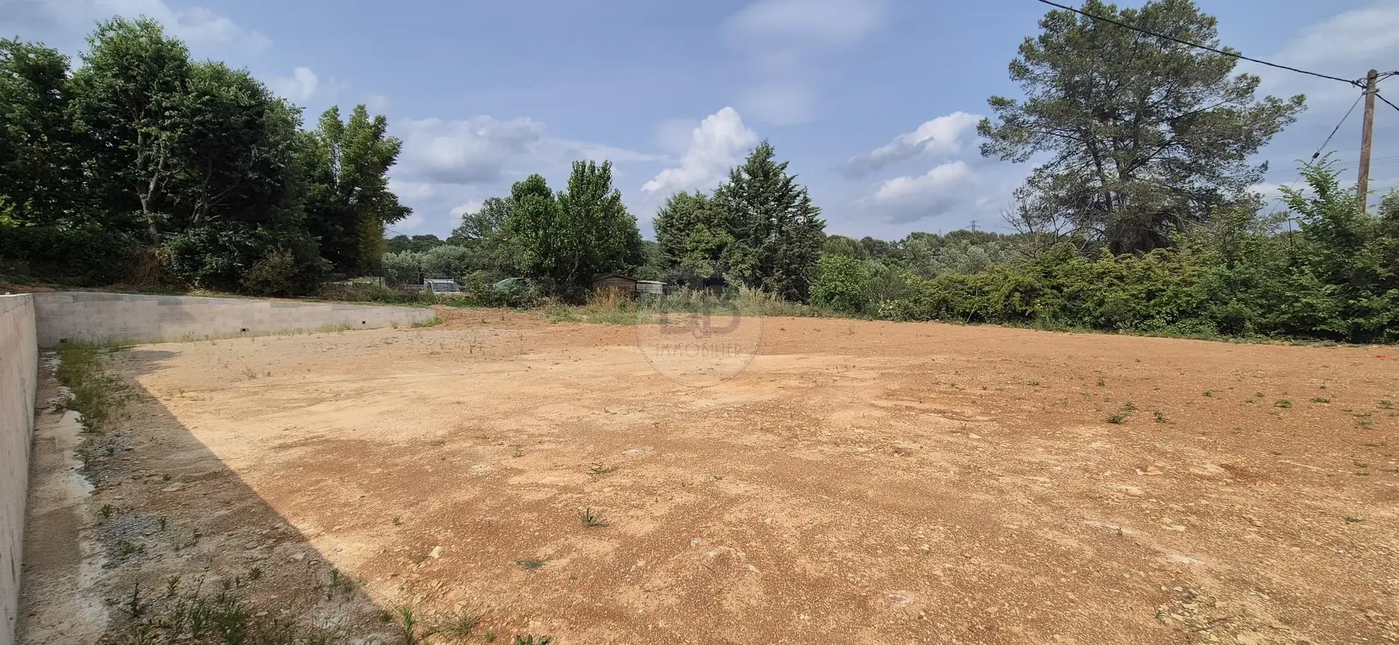 Terrain constructible rare aux Arcs-sur-Argens avec permis pour villa et piscine 