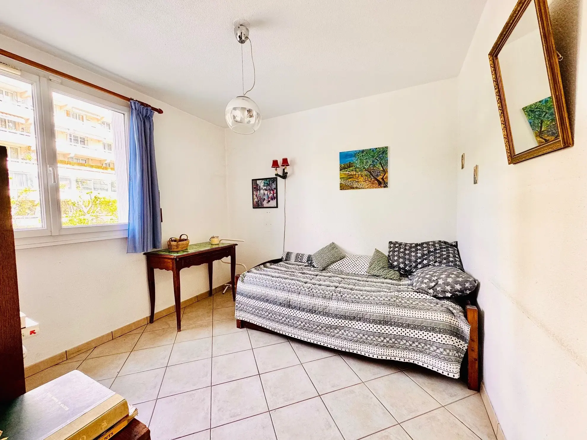 Appartement traversant de 3 ou 4 pièces à Aix-en-Provence, proche du centre-ville 