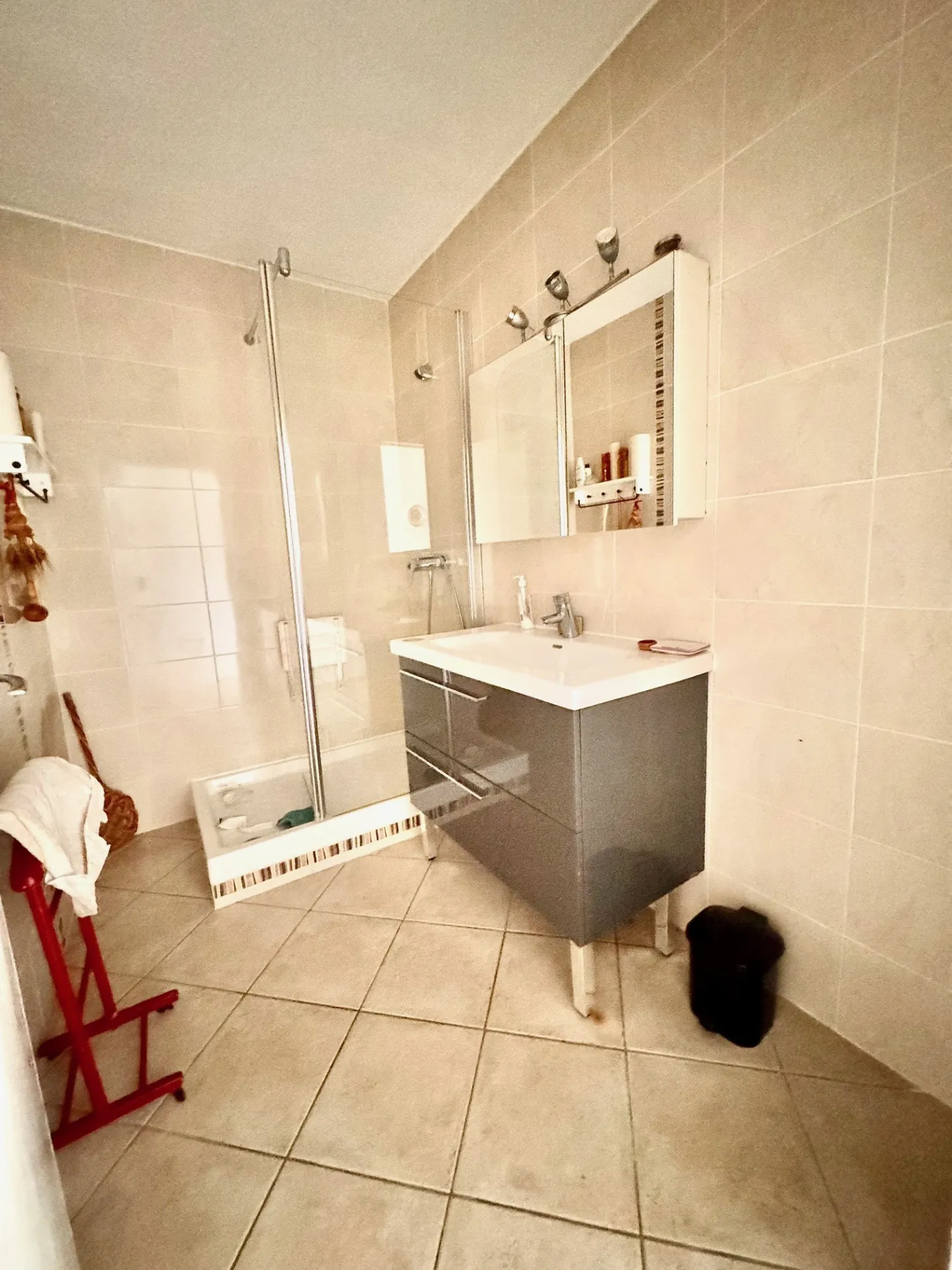 Appartement traversant de 3 ou 4 pièces à Aix-en-Provence, proche du centre-ville 