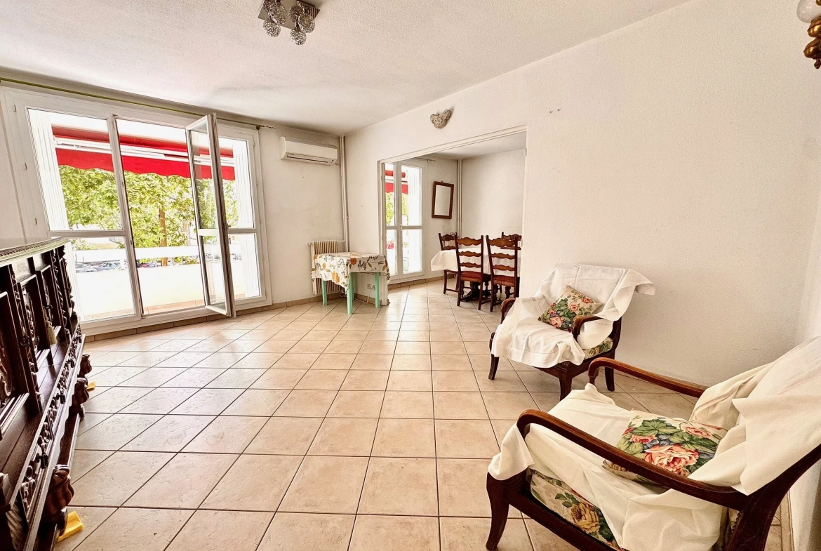 Appartement traversant de 3 ou 4 pièces à Aix-en-Provence, proche du centre-ville 