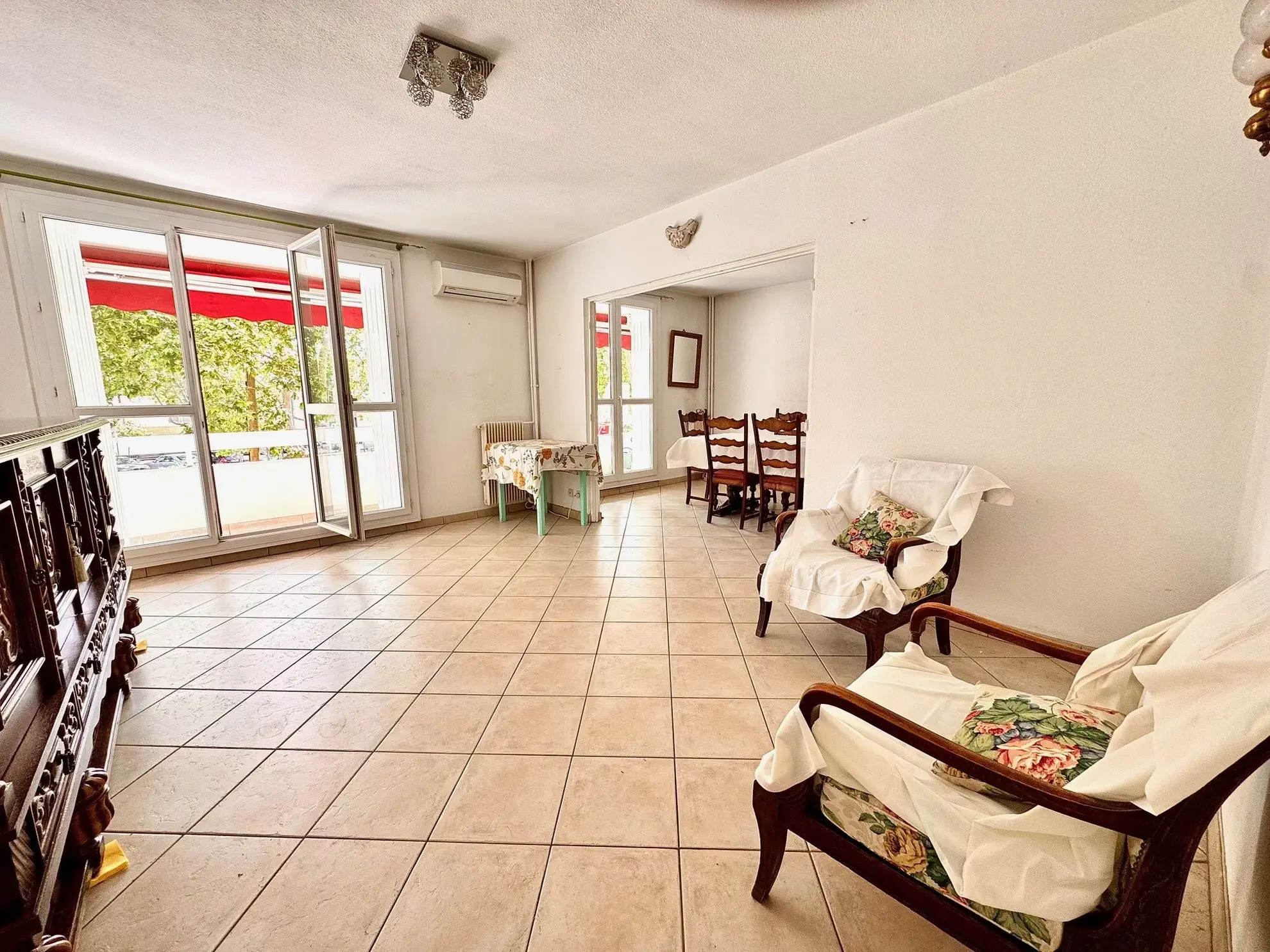 Appartement traversant de 3 ou 4 pièces à Aix-en-Provence, proche du centre-ville 