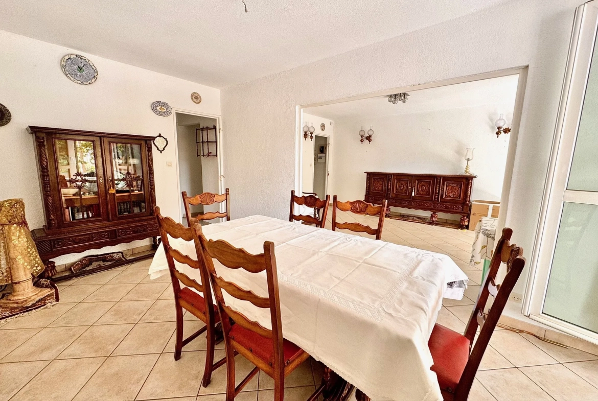 Appartement traversant de 3 ou 4 pièces à Aix-en-Provence, proche du centre-ville 