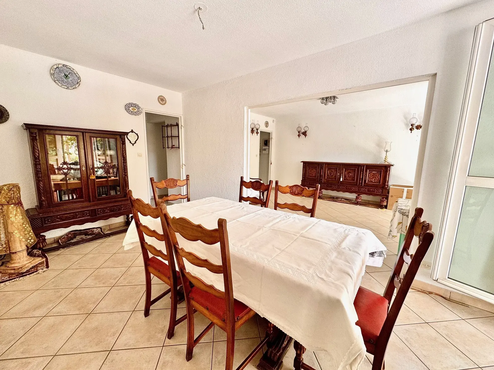 Appartement traversant de 3 ou 4 pièces à Aix-en-Provence, proche du centre-ville 