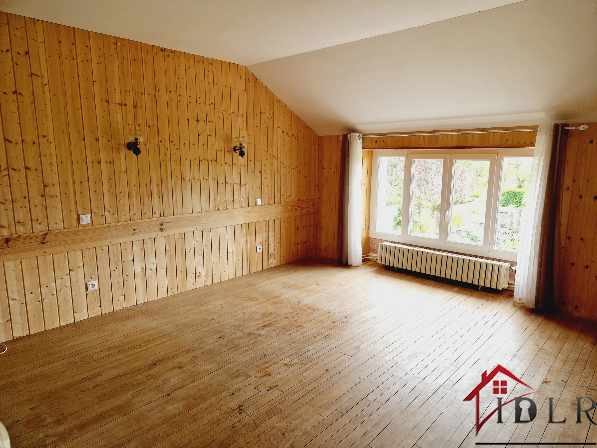 Belle maison familiale de 189 m2 avec grand terrain clos à Fayl Billot 