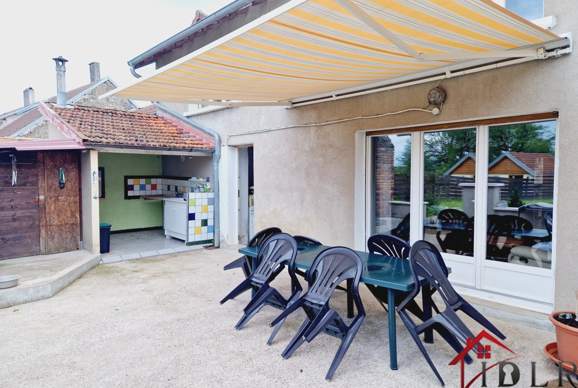 Belle maison familiale de 189 m2 avec grand terrain clos à Fayl Billot 