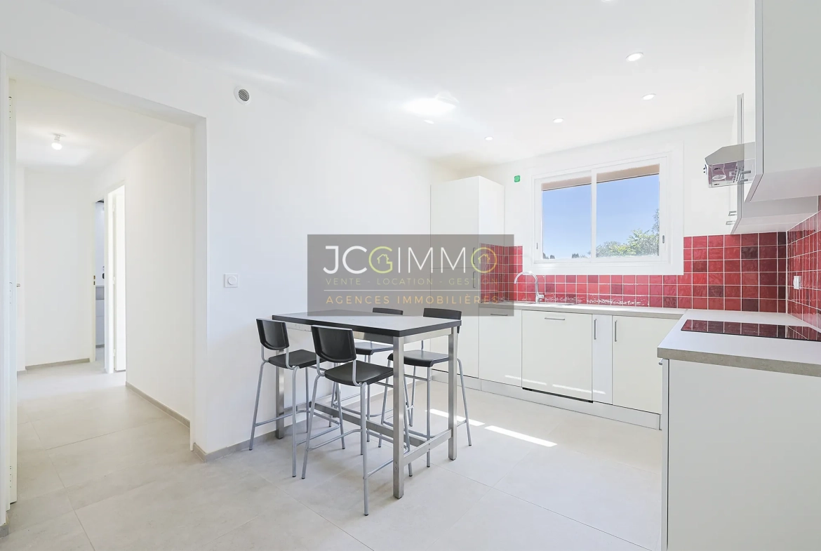 Appartement T3 Rénové avec Terrasse et Parking à La Farlède 