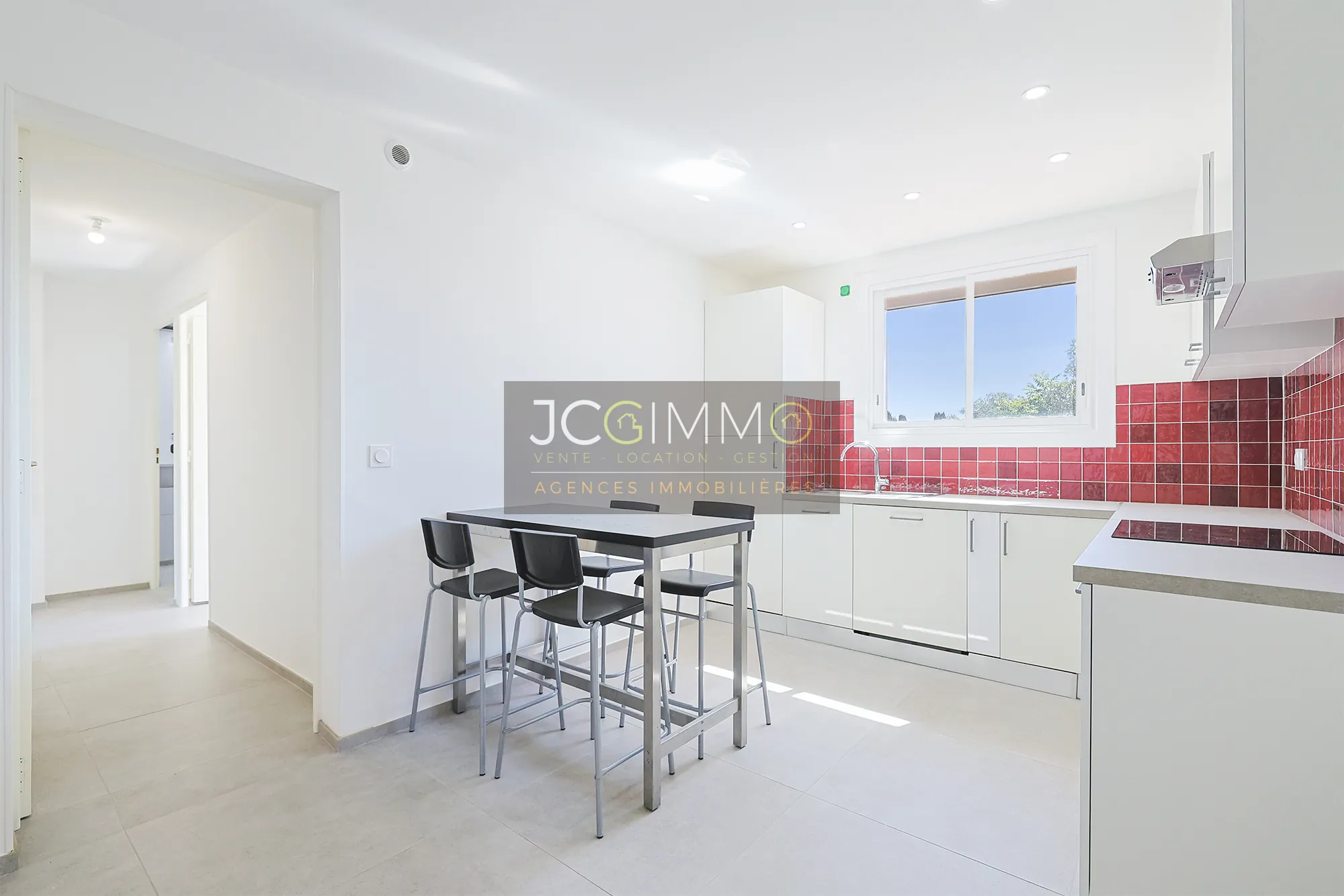 Appartement T3 Rénové avec Terrasse et Parking à La Farlède 