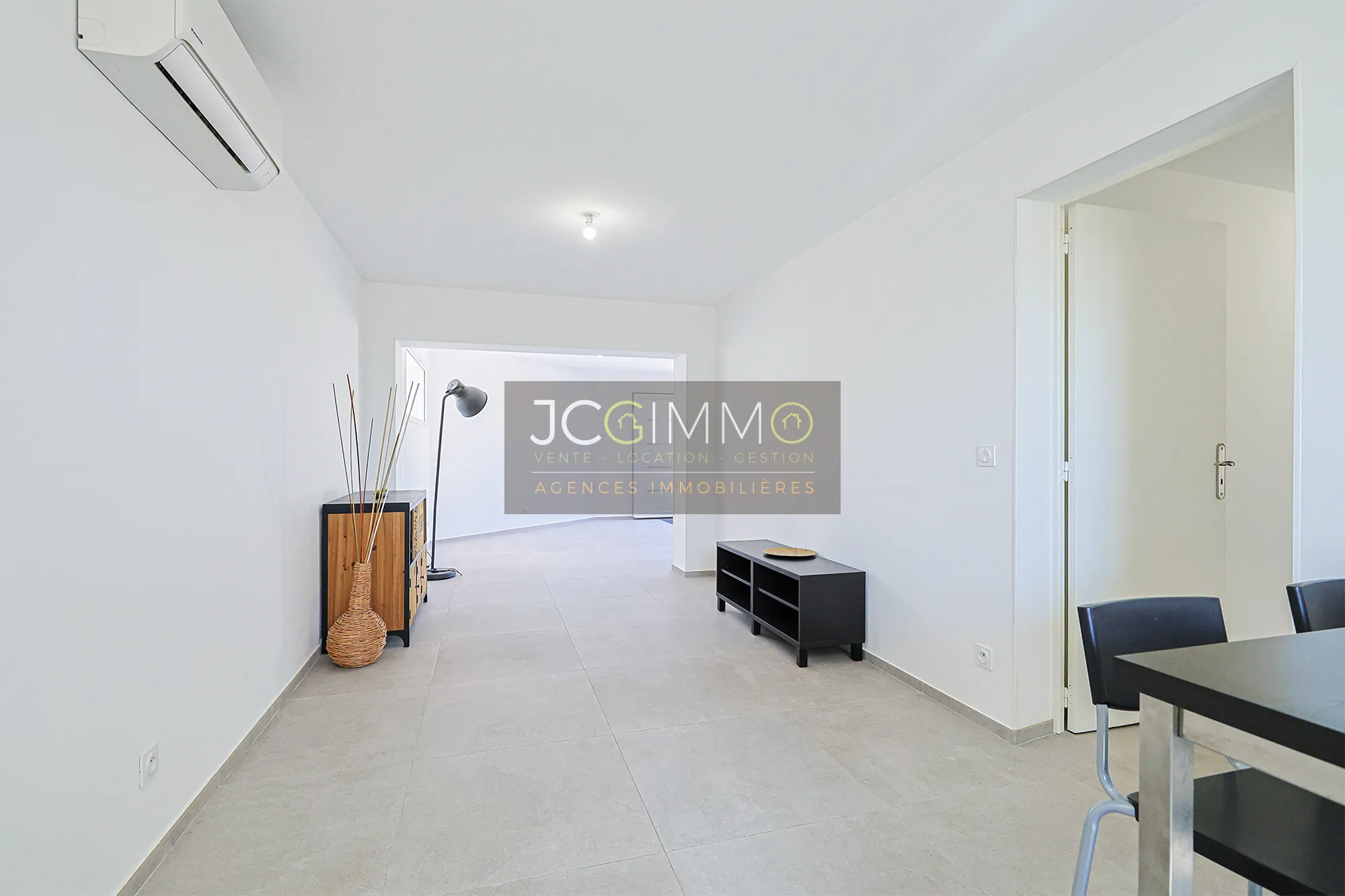 Appartement T3 Rénové avec Terrasse et Parking à La Farlède 