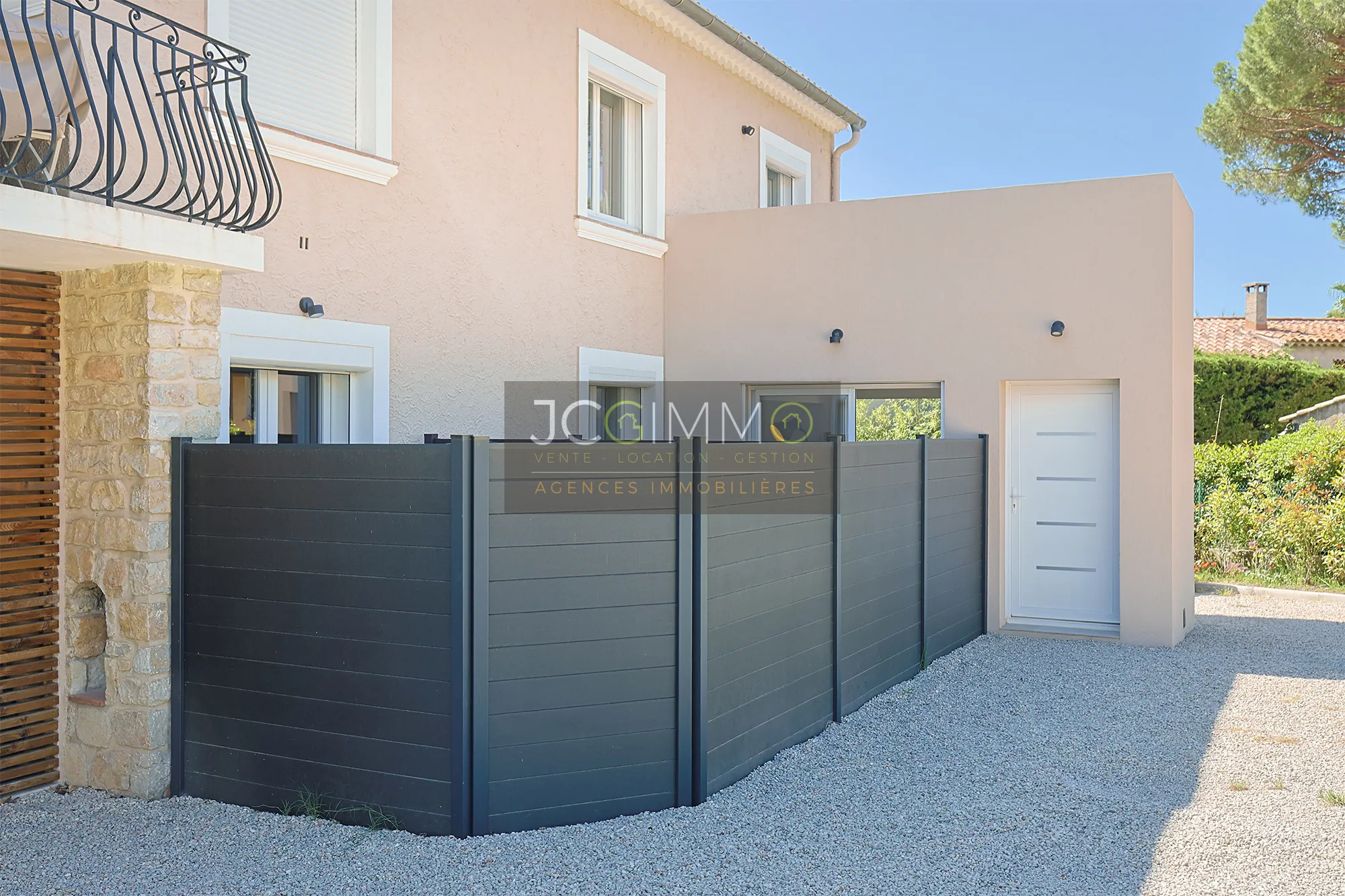 Appartement T3 Rénové avec Terrasse et Parking à La Farlède 