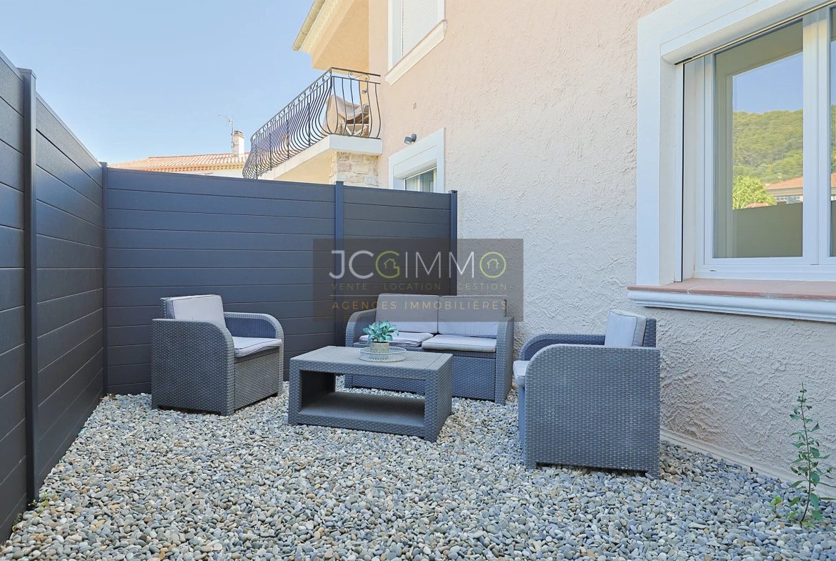 Appartement T3 Rénové avec Terrasse et Parking à La Farlède 