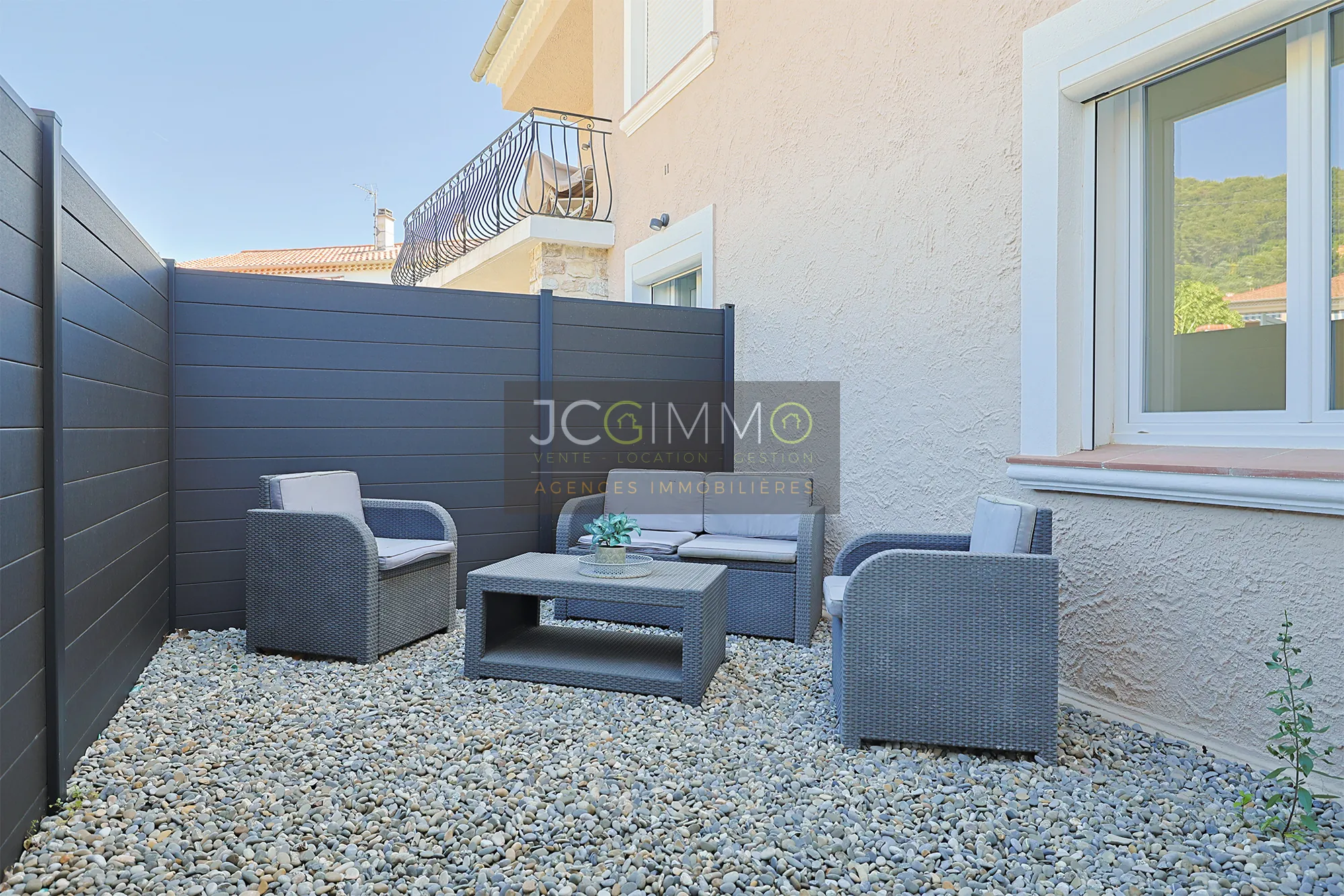 Appartement T3 Rénové avec Terrasse et Parking à La Farlède 