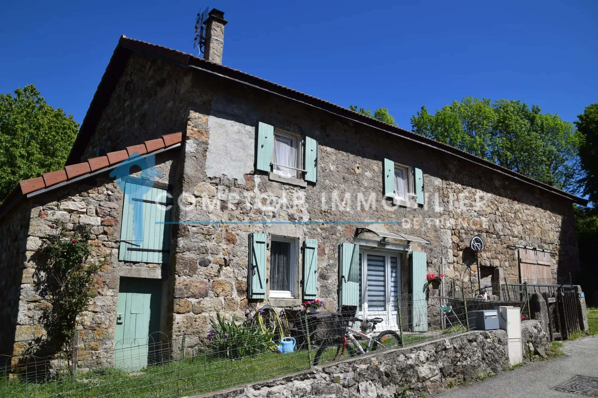 Maison ardéchoise rénovée avec terrain proche du lac d’Issarles 