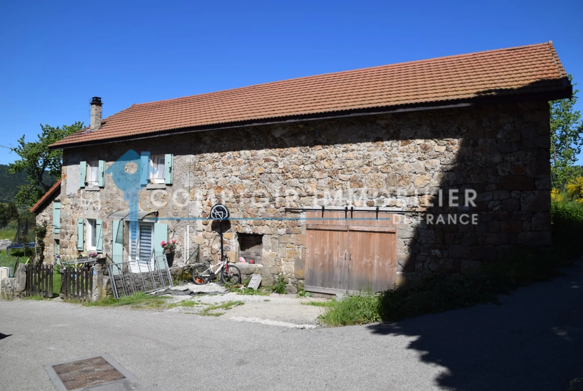Maison ardéchoise rénovée avec terrain proche du lac d’Issarles 