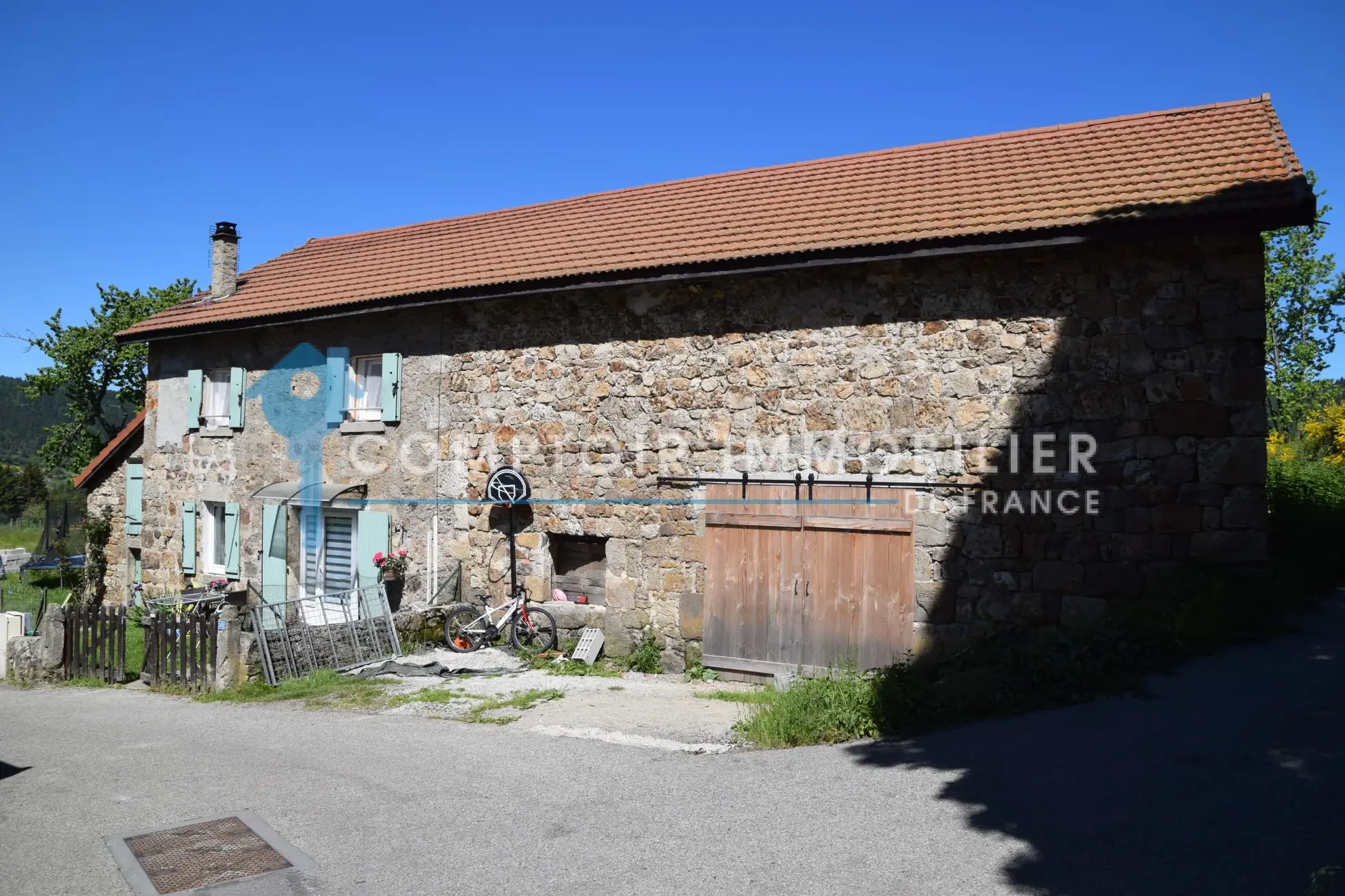 Maison ardéchoise rénovée avec terrain proche du lac d’Issarles 