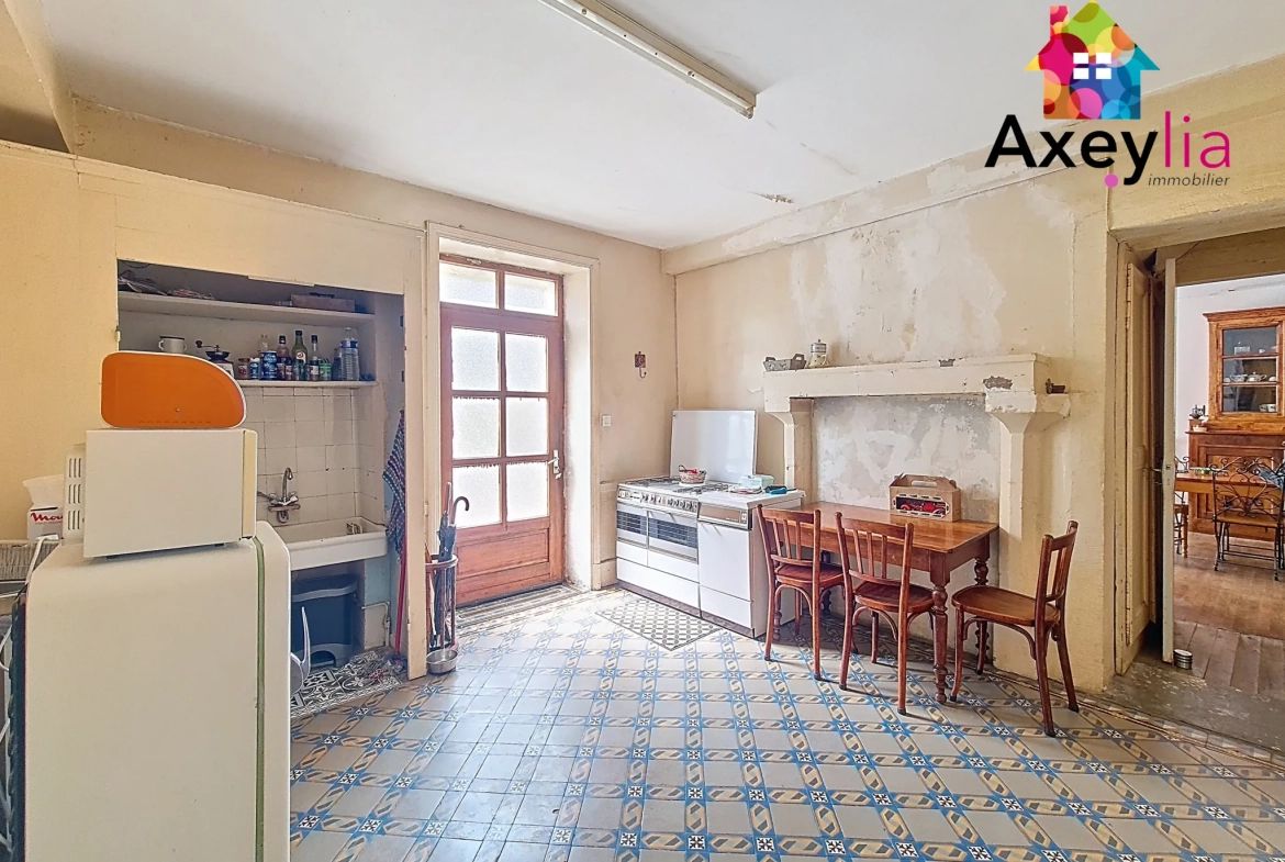 Maison à rénover de 225 m² avec dépendances à Marcigny 