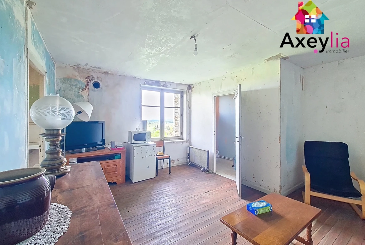 Maison à rénover de 225 m² avec dépendances à Marcigny 