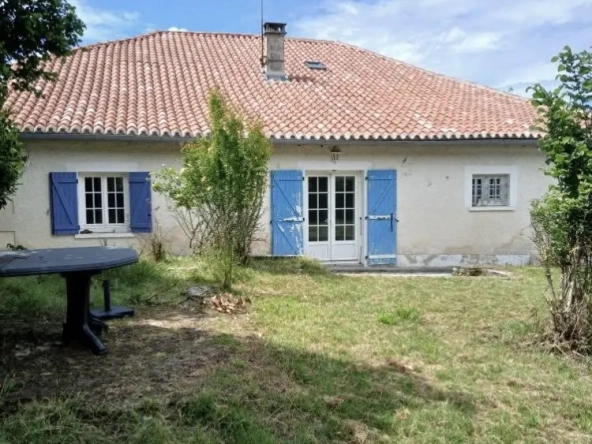 Maison de campagne à rénover près de Tocane Saint Apre avec grange et grand terrain