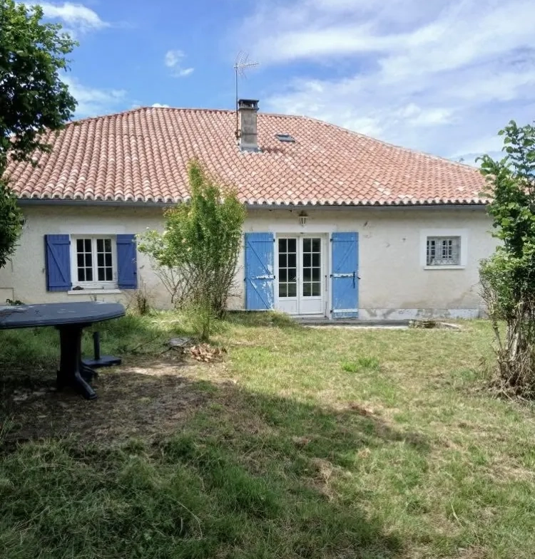Maison de campagne à rénover près de Tocane Saint Apre avec grange et grand terrain 