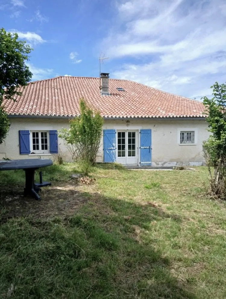 Maison de campagne à rénover près de Tocane Saint Apre avec grange et grand terrain 