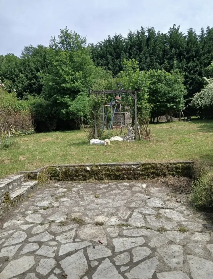 Maison de campagne à rénover près de Tocane Saint Apre avec grange et grand terrain 