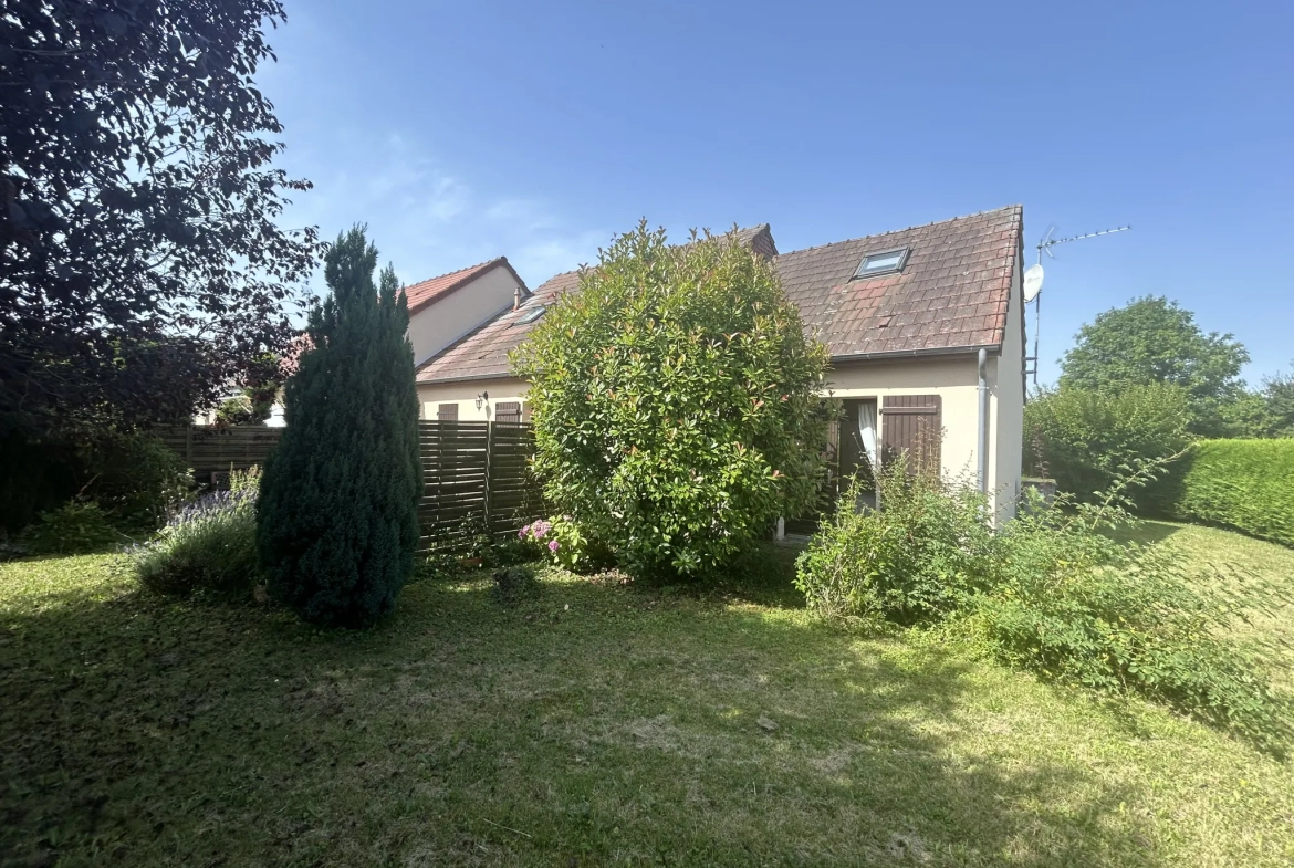 Maison à Angerville de 97 m² avec 4 chambres, garage et jardin arboré 