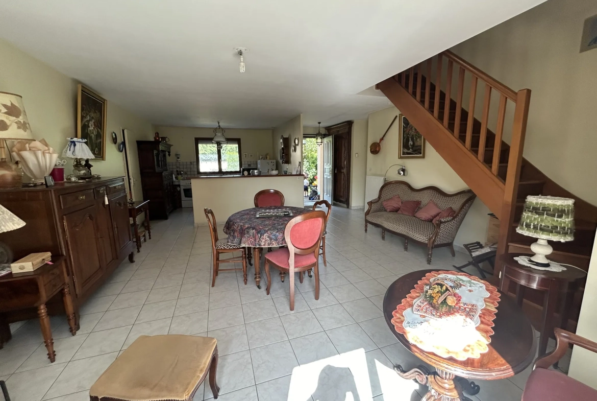 Maison à Angerville de 97 m² avec 4 chambres, garage et jardin arboré 