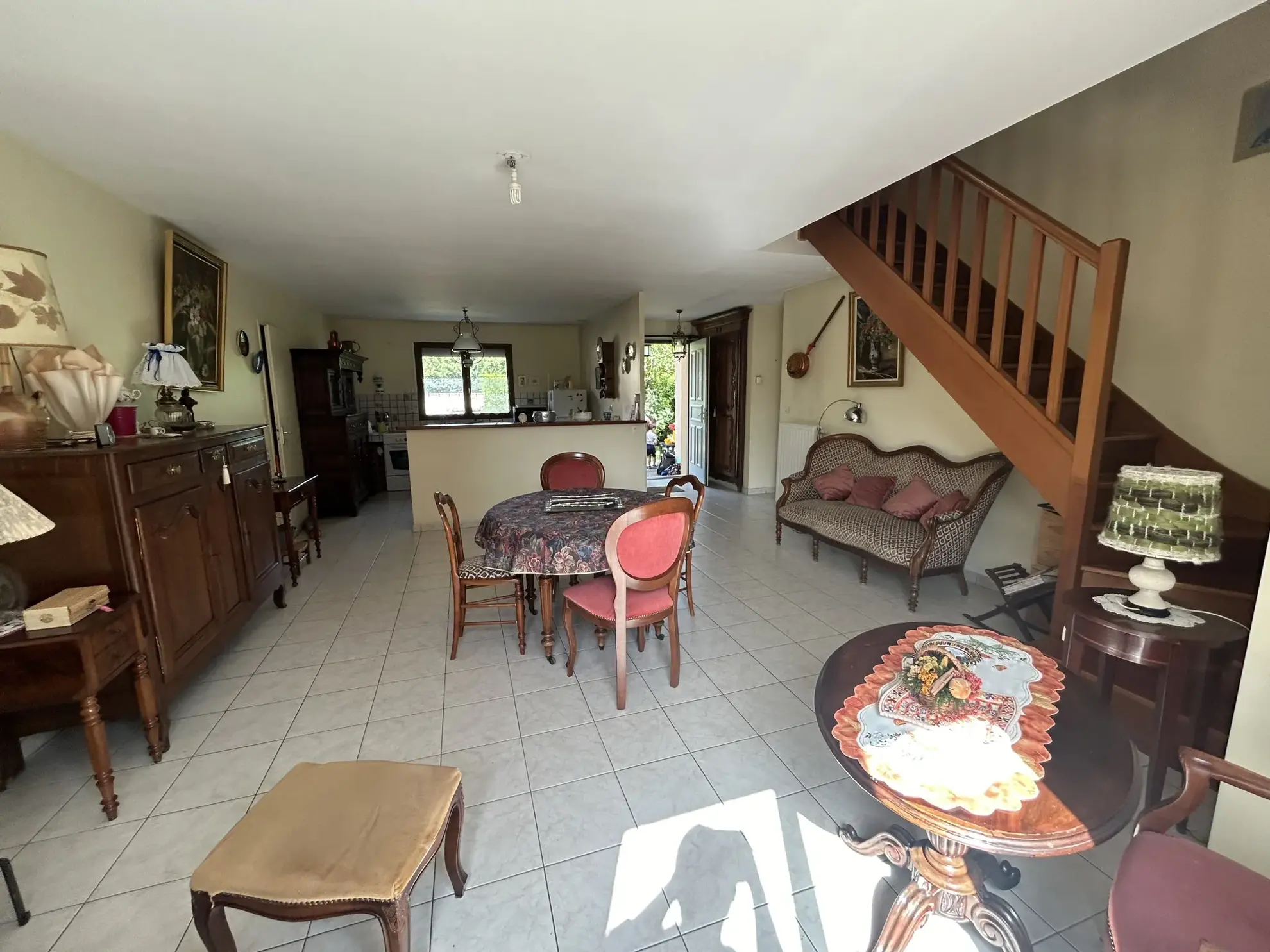 Maison à Angerville de 97 m² avec 4 chambres, garage et jardin arboré 