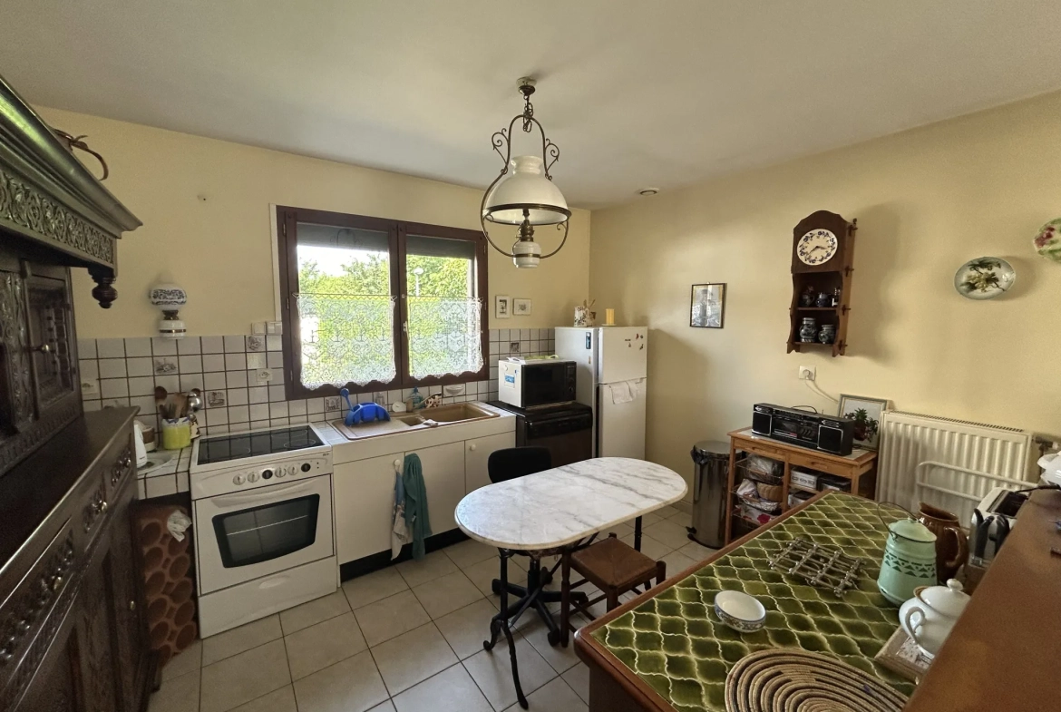 Maison à Angerville de 97 m² avec 4 chambres, garage et jardin arboré 
