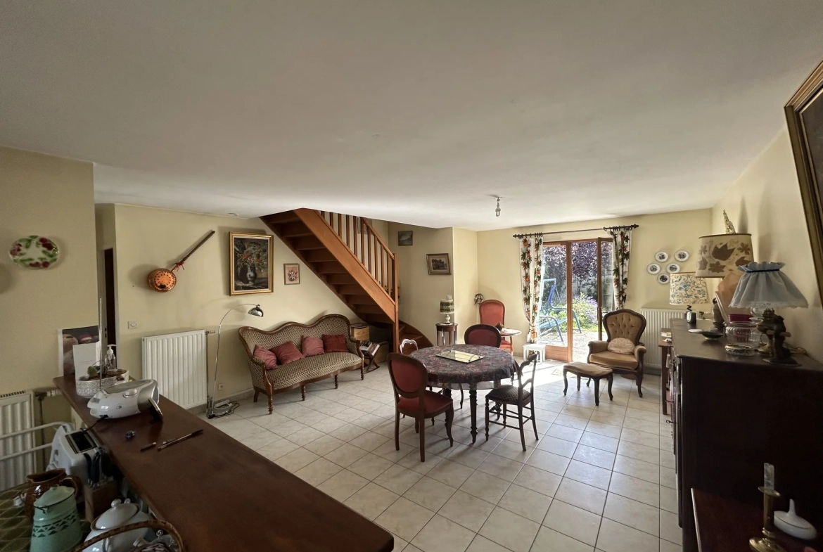 Maison à Angerville de 97 m² avec 4 chambres, garage et jardin arboré 