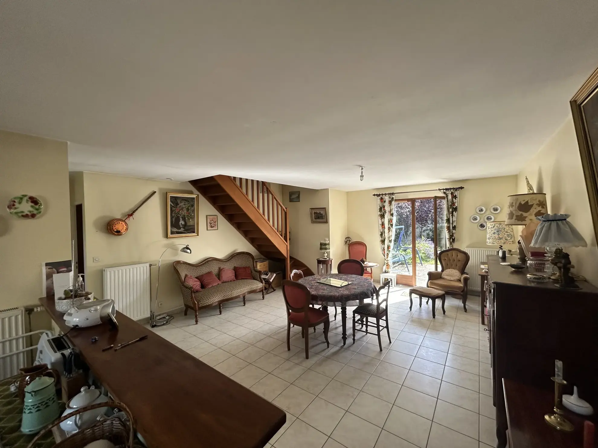 Maison à Angerville de 97 m² avec 4 chambres, garage et jardin arboré 
