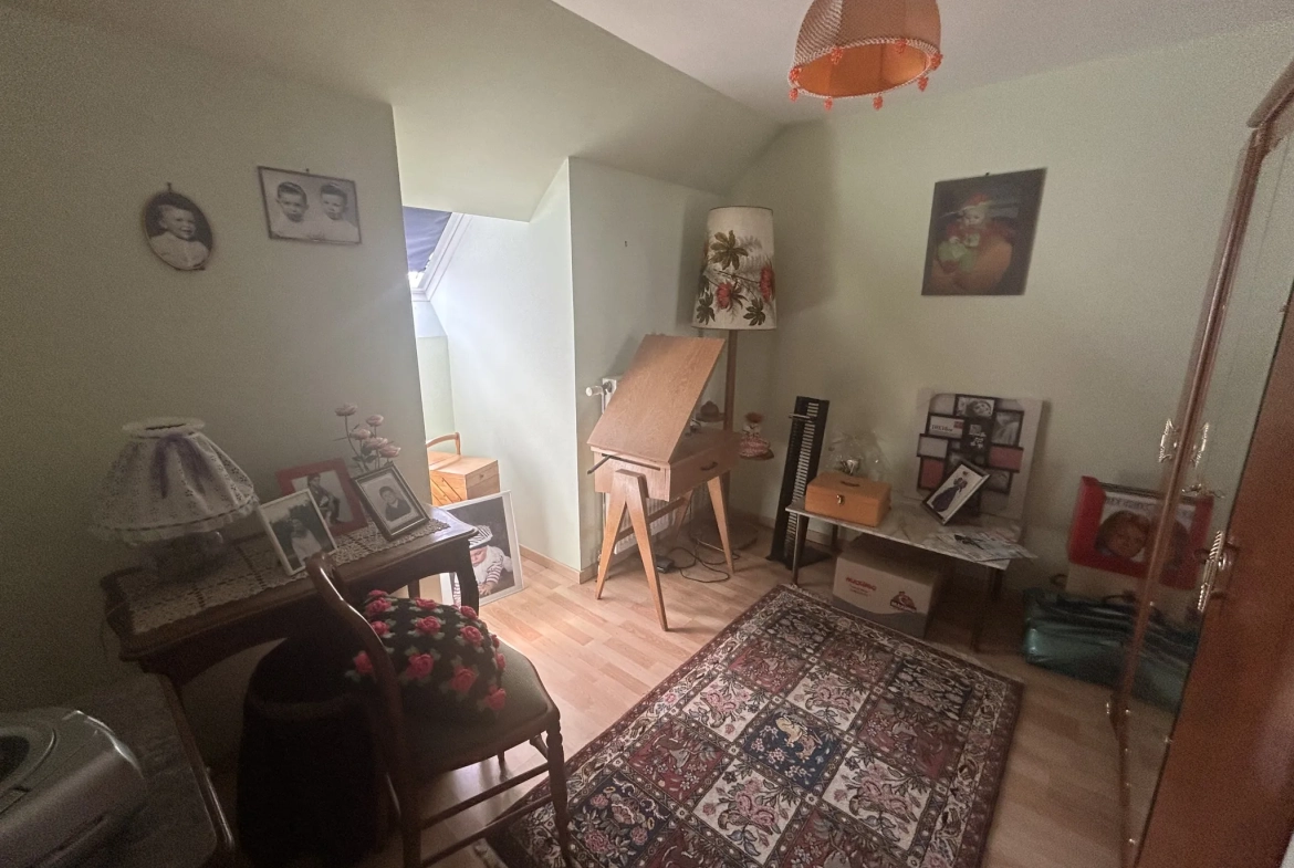 Maison à Angerville de 97 m² avec 4 chambres, garage et jardin arboré 