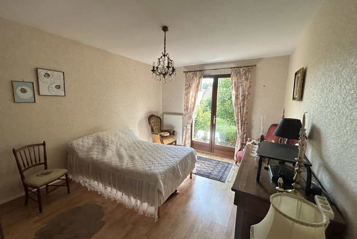 Maison à Angerville de 97 m² avec 4 chambres, garage et jardin arboré 