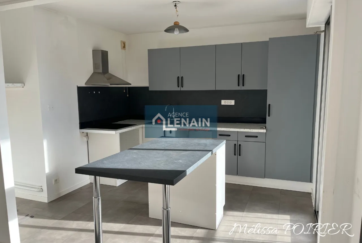 Appartement 4 Pièces avec Balcon, Parking et Cave à Cholet 