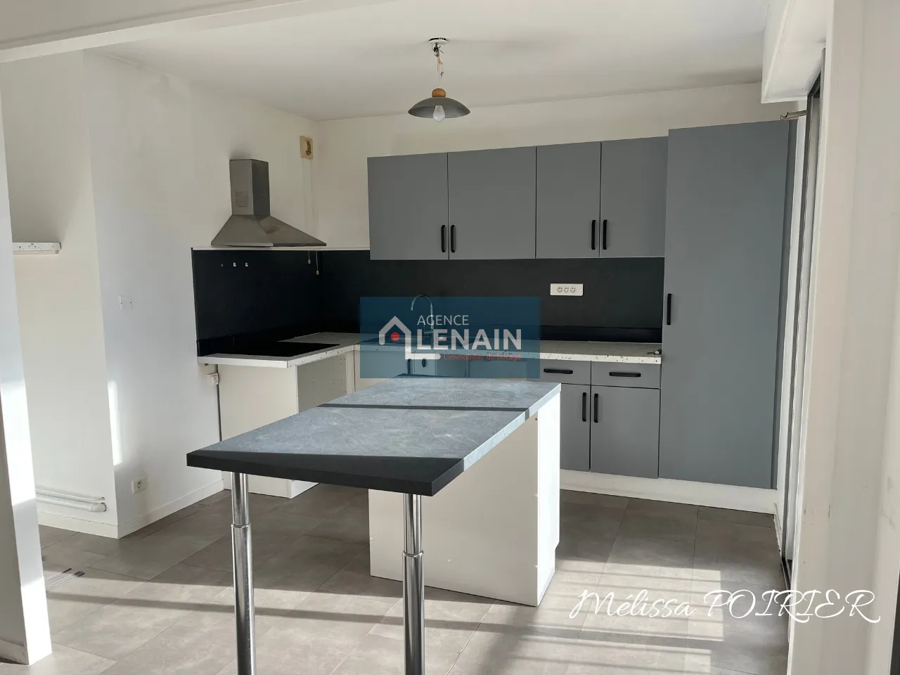 Appartement 4 Pièces avec Balcon, Parking et Cave à Cholet 