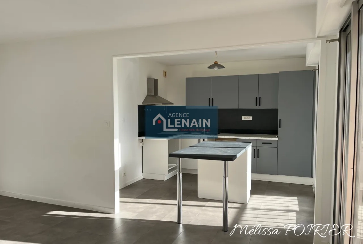 Appartement 4 Pièces avec Balcon, Parking et Cave à Cholet 